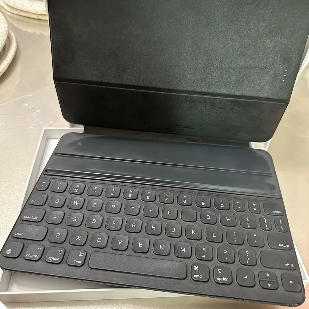 Apple Folio iPad case. Ideal for iPad Pro model 2020 version and up.